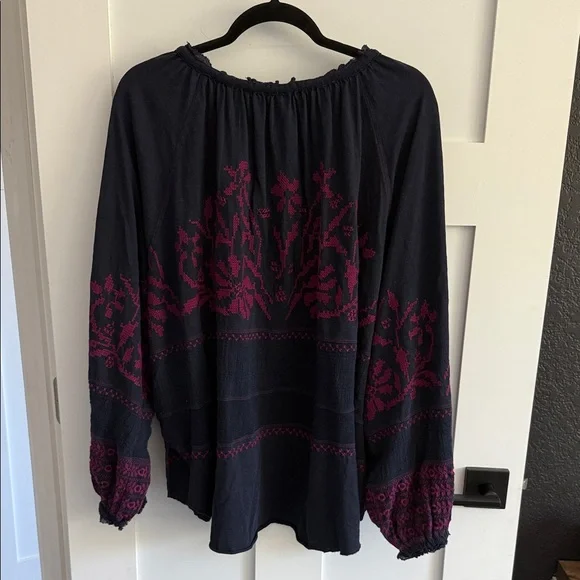 Free People Embroidered Navy and Pink Women's Top Size Medium - Picture 6 of 6